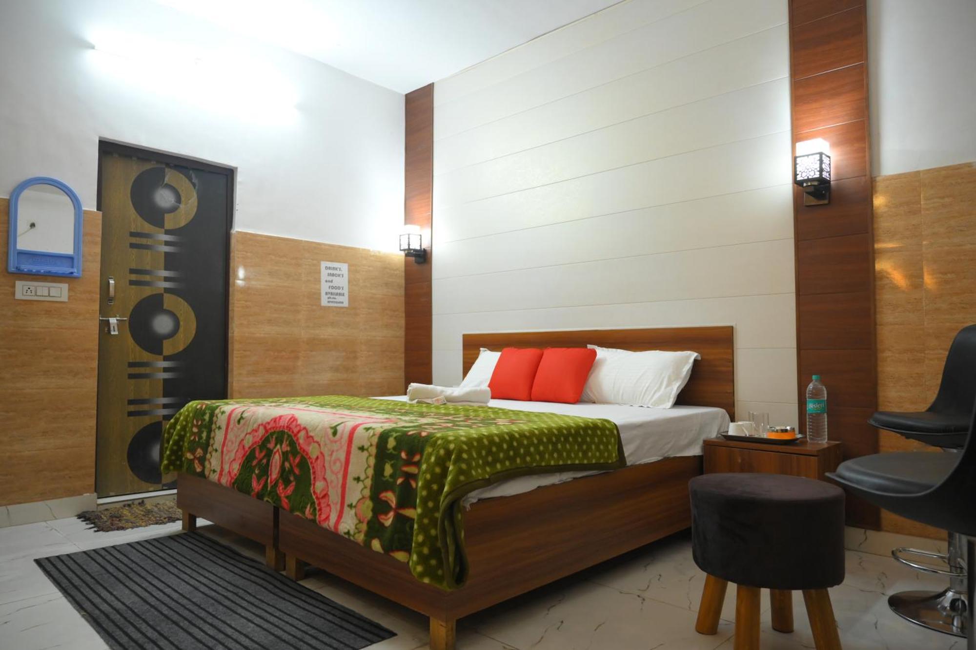 Hotel Starlight มีรัท ภายนอก รูปภาพ