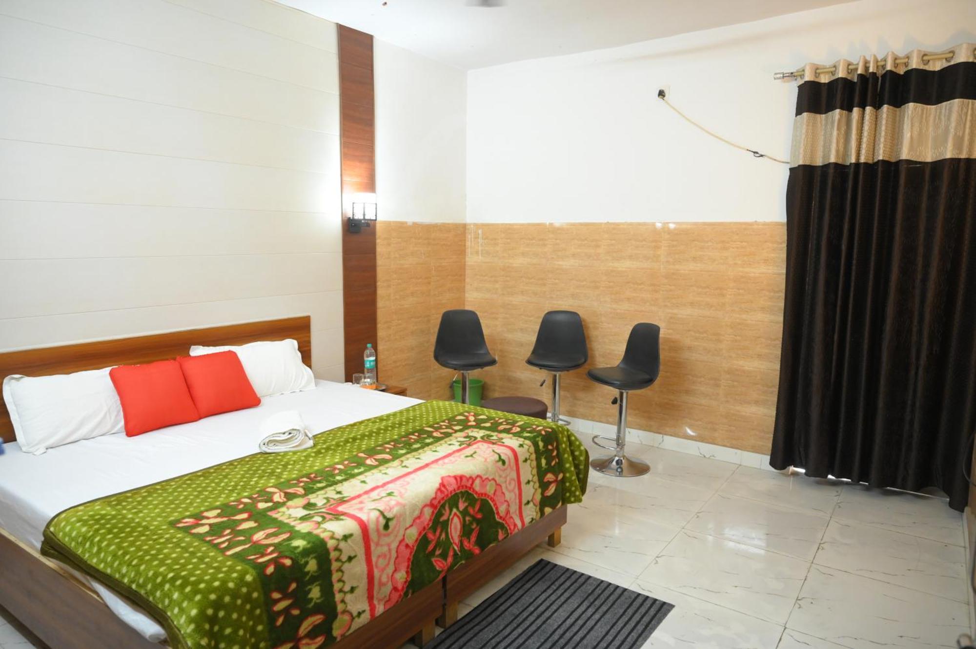 Hotel Starlight มีรัท ภายนอก รูปภาพ