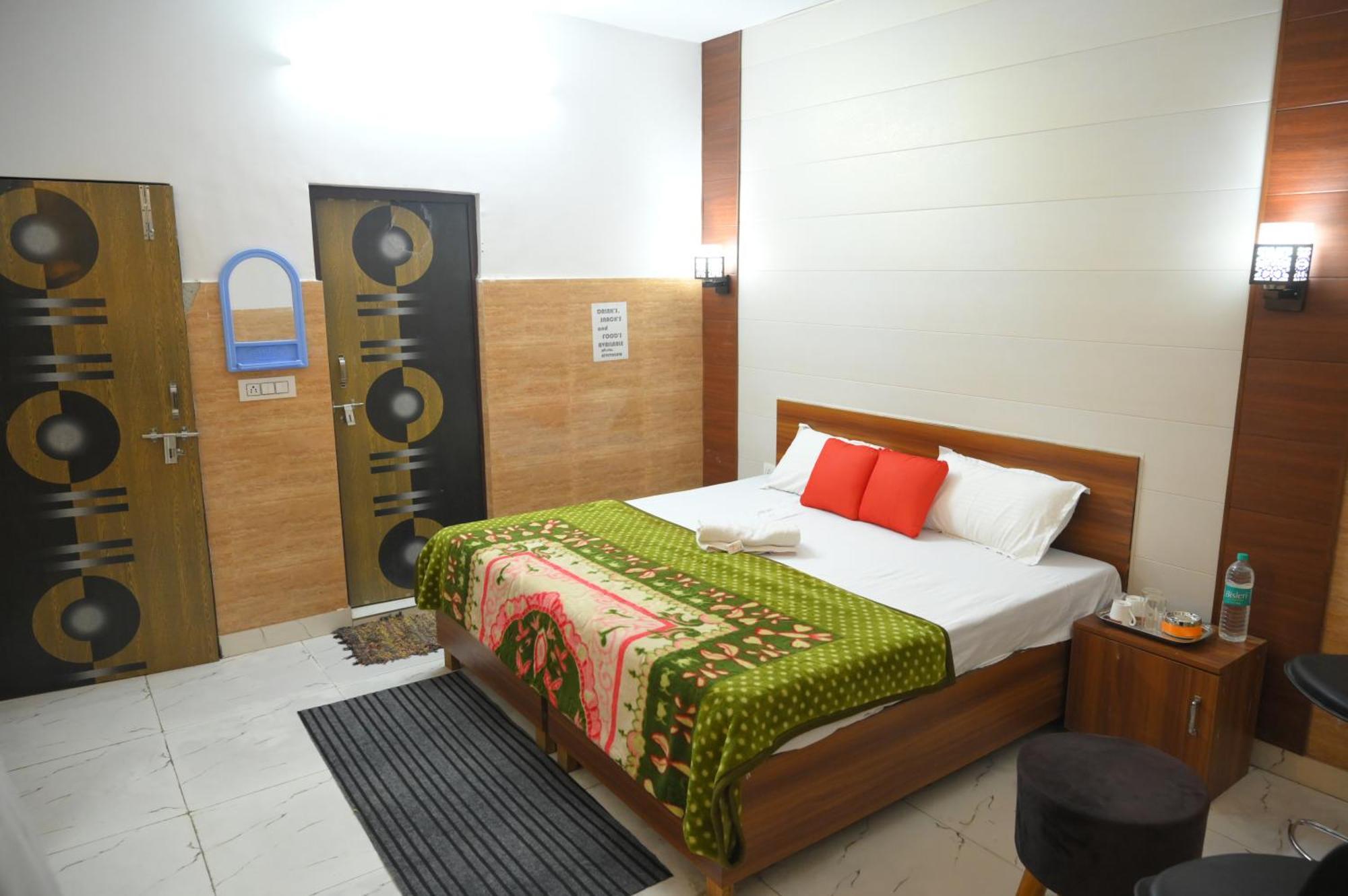Hotel Starlight มีรัท ภายนอก รูปภาพ