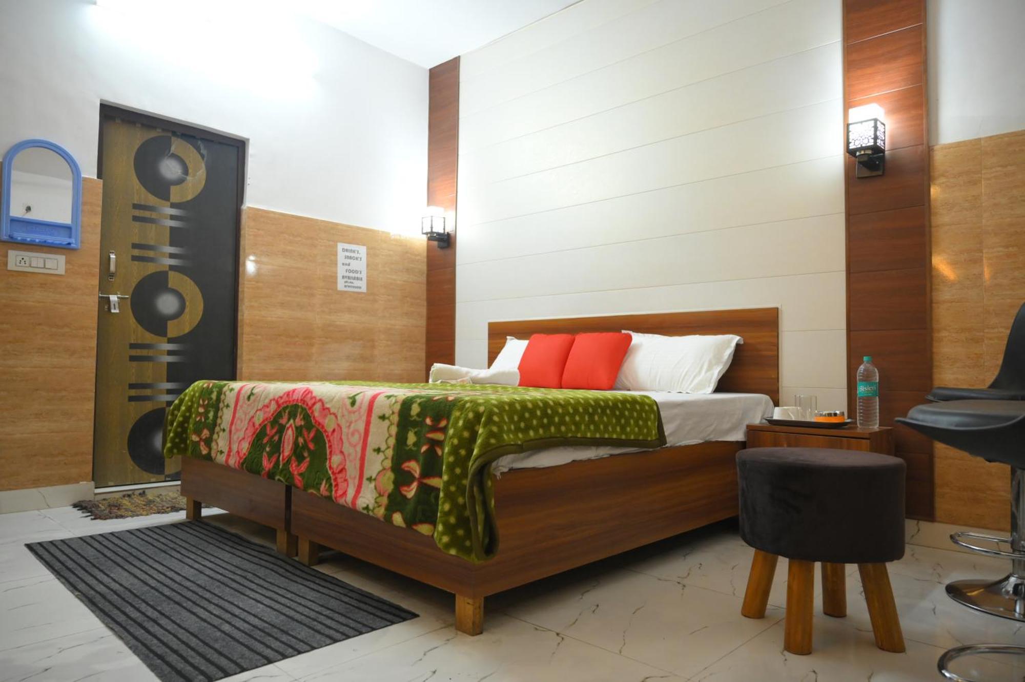 Hotel Starlight มีรัท ภายนอก รูปภาพ