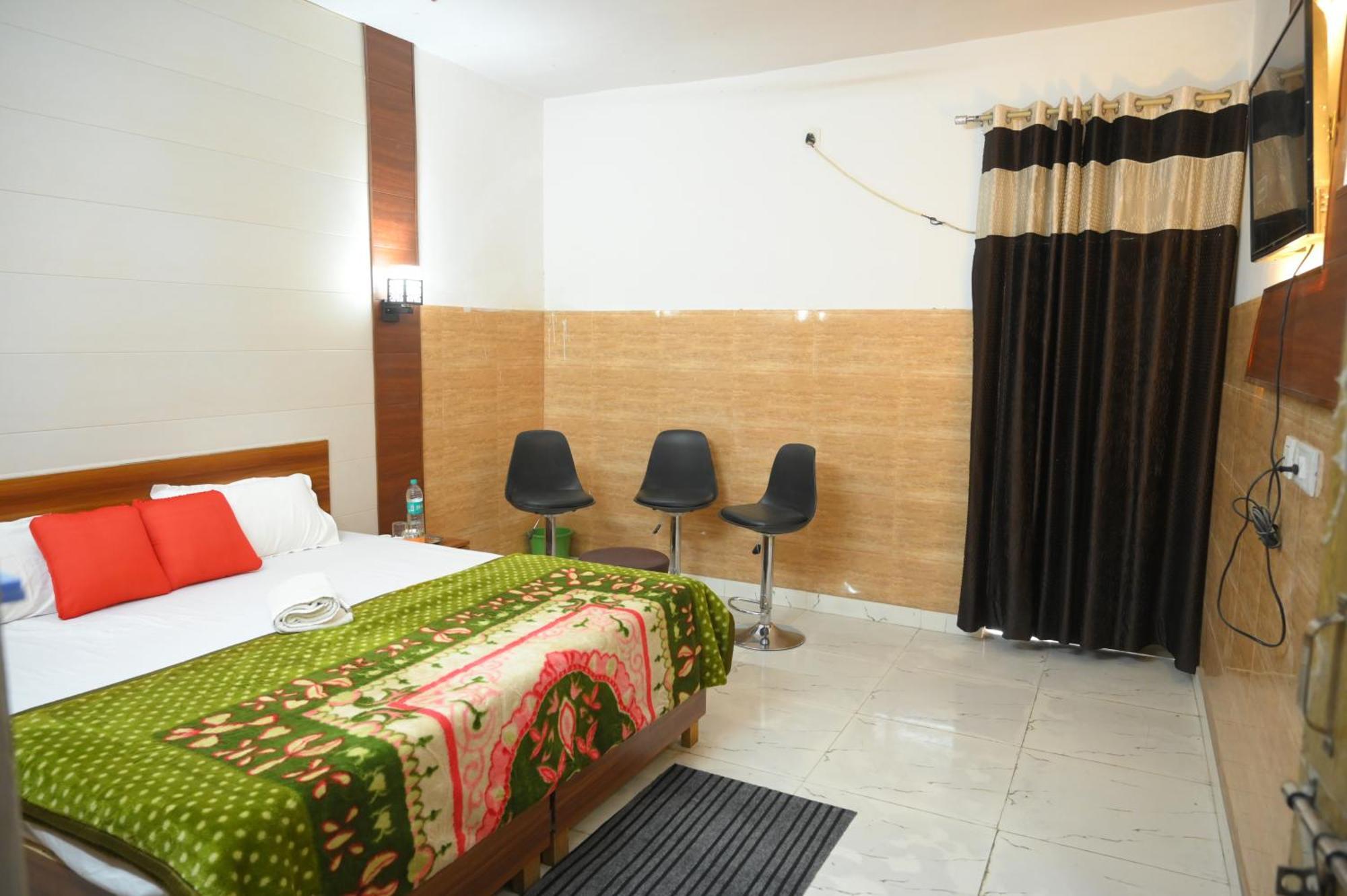 Hotel Starlight มีรัท ภายนอก รูปภาพ