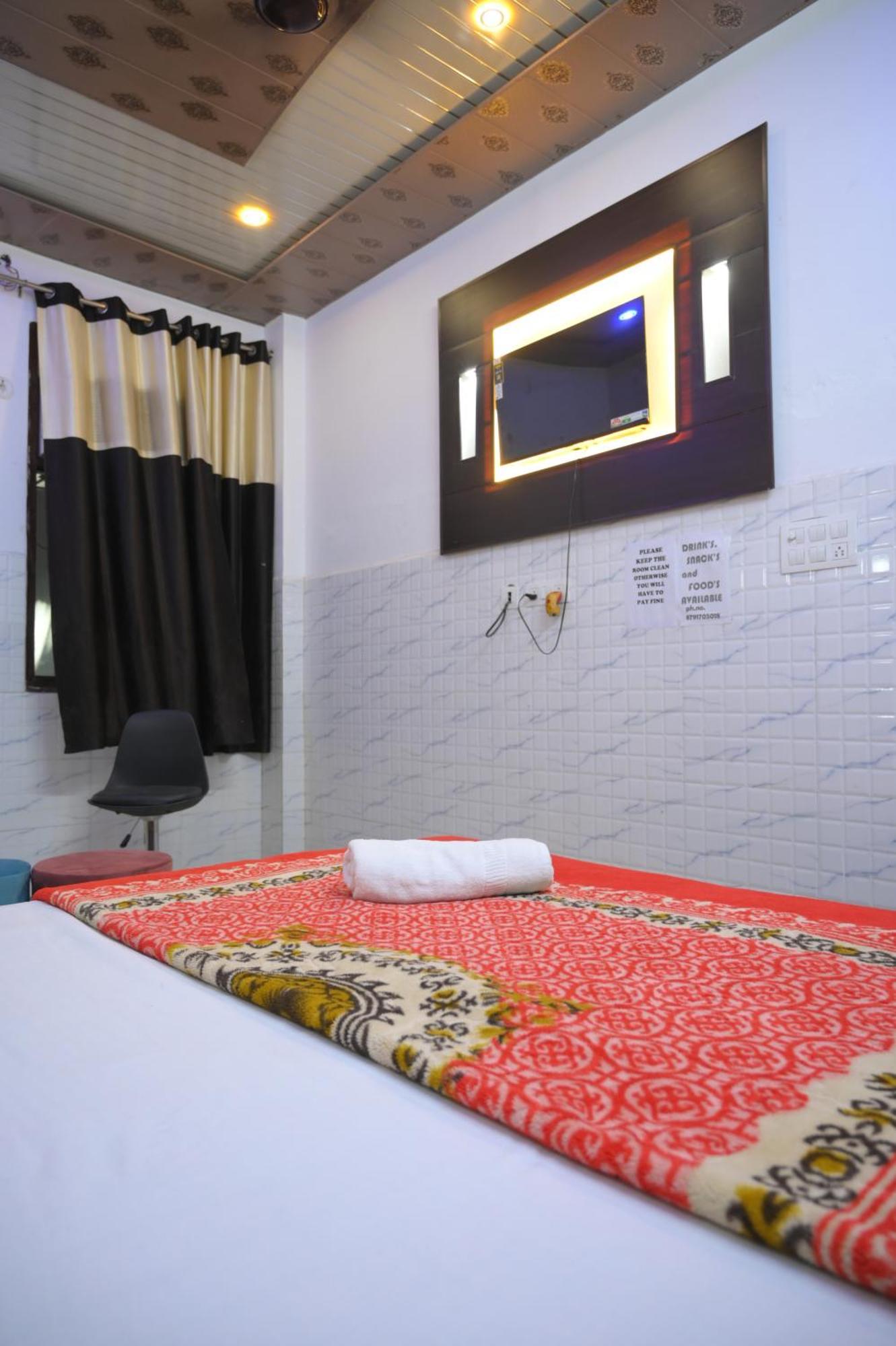 Hotel Starlight มีรัท ภายนอก รูปภาพ