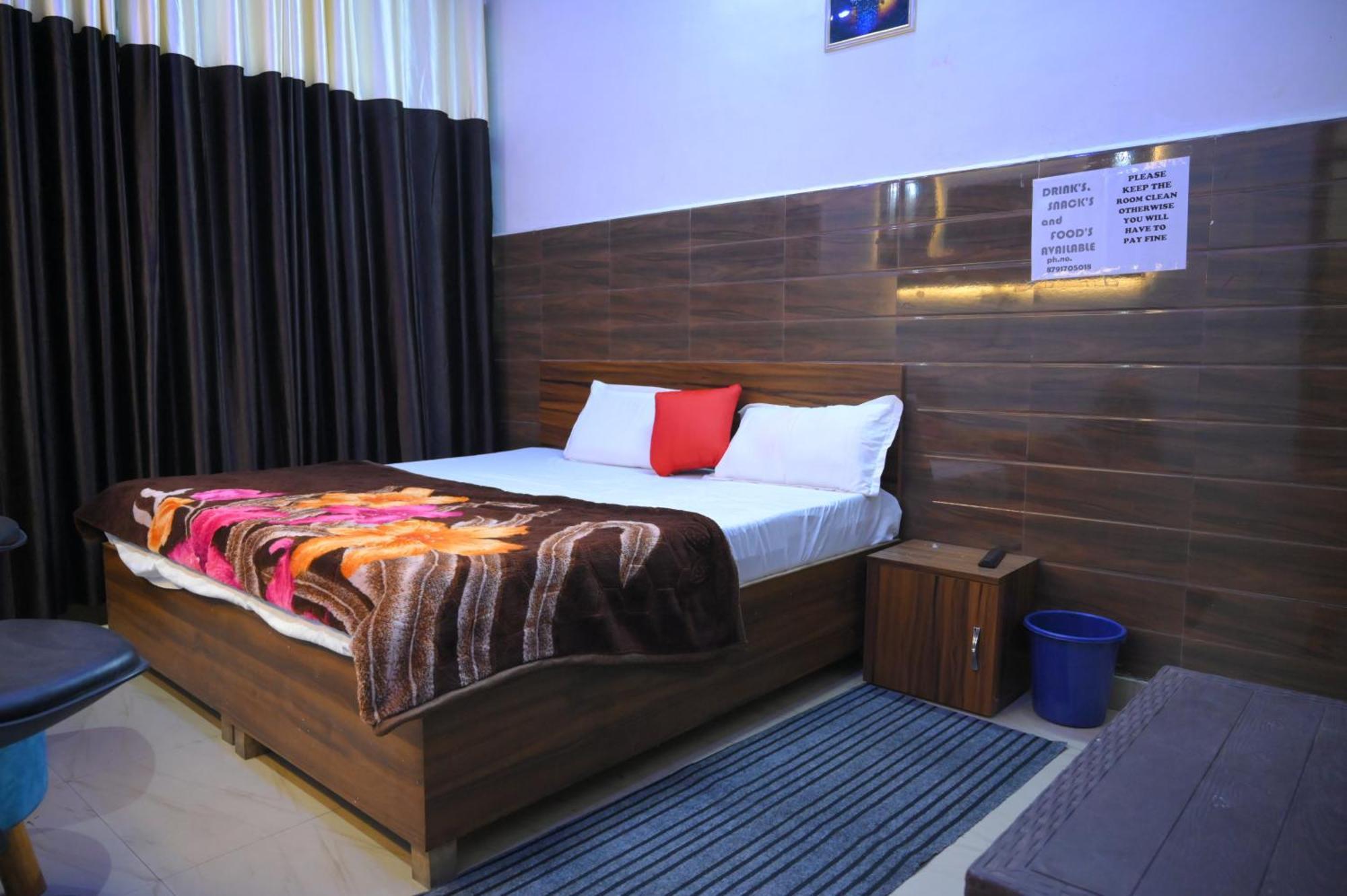 Hotel Starlight มีรัท ภายนอก รูปภาพ